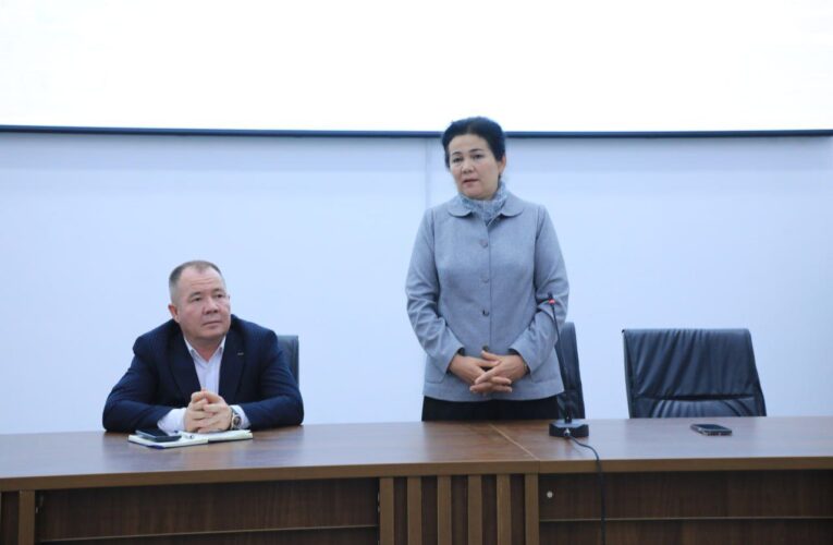 Hokim institut o‘qituvchilari bilan uchrashdi