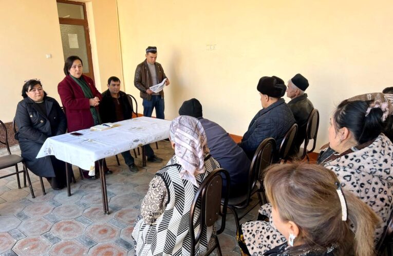 ДЕПУТАТ ФУҚАРОЛАРНИНГ МУРОЖААТЛАРИНИ ЎРГАНДИ