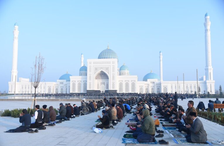 Рамазон ҳайити намози янги масжидда ўқилди